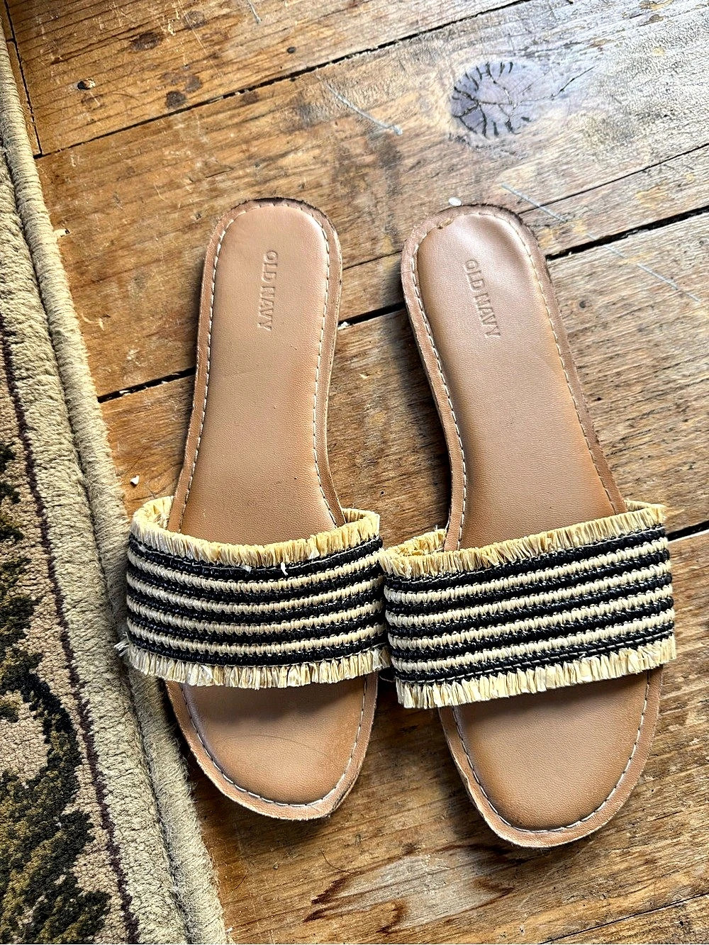 Old Navy Raffia Slide Sandals Black & Tan